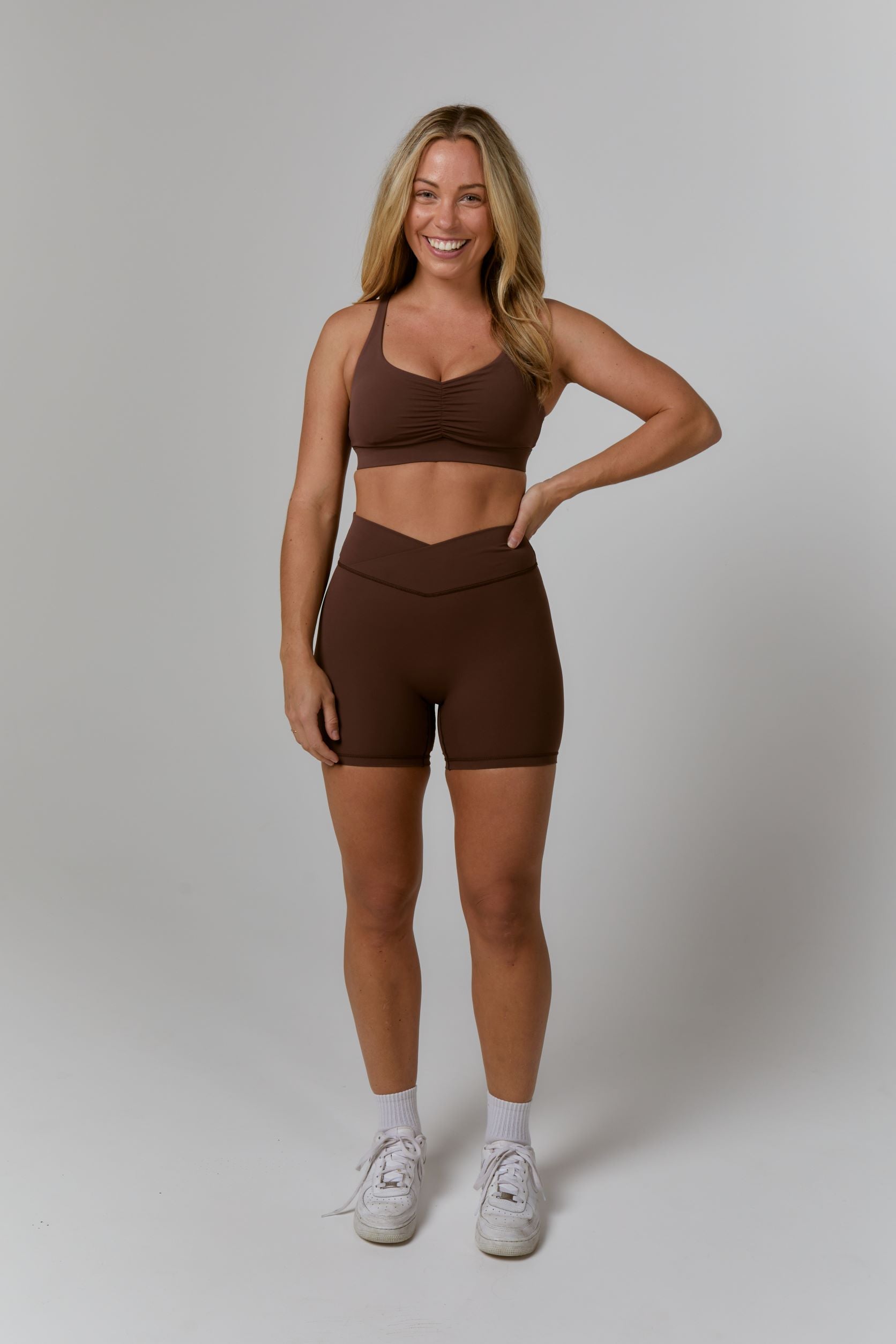 Essential Short V-Waist