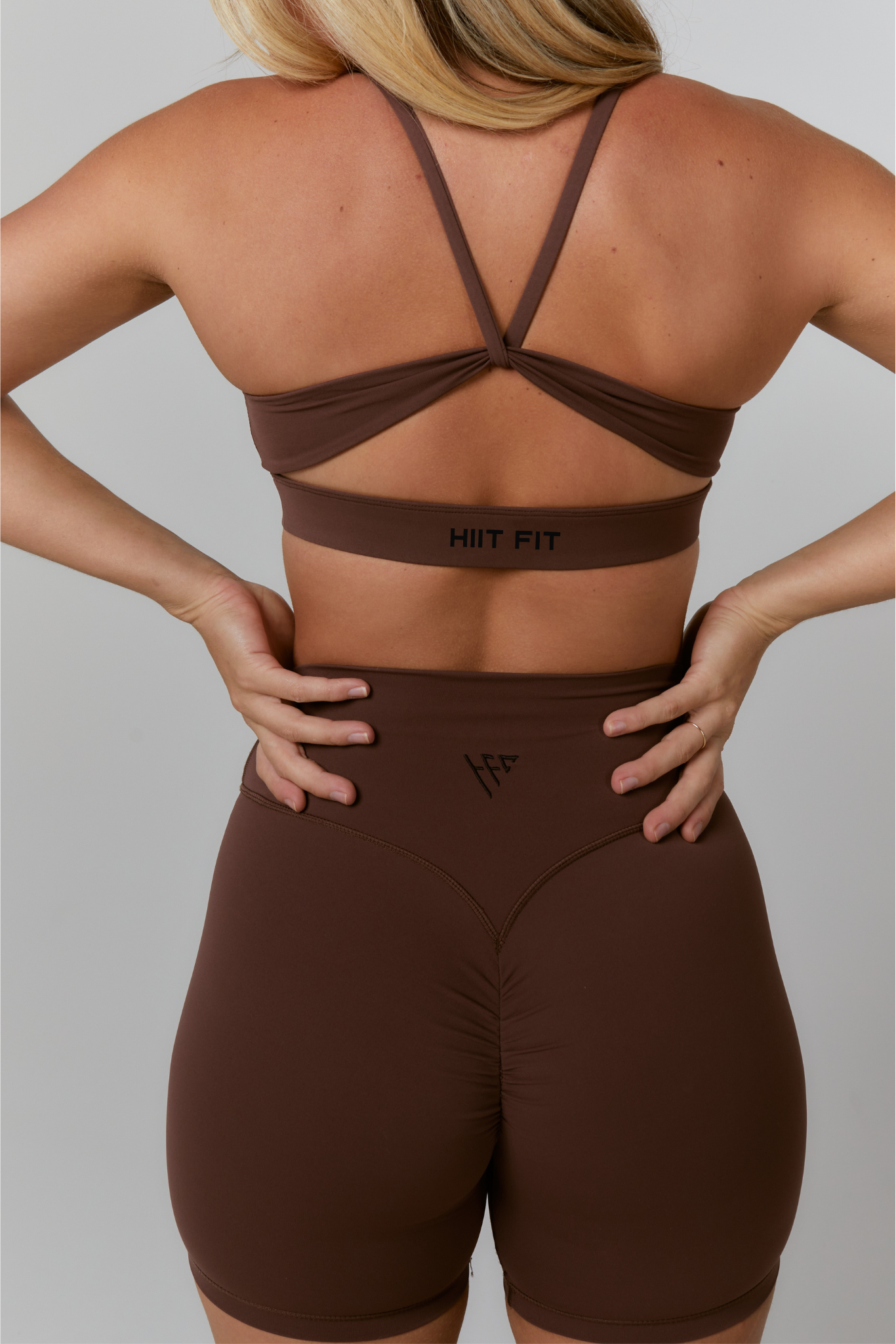 Essential Short V-Waist